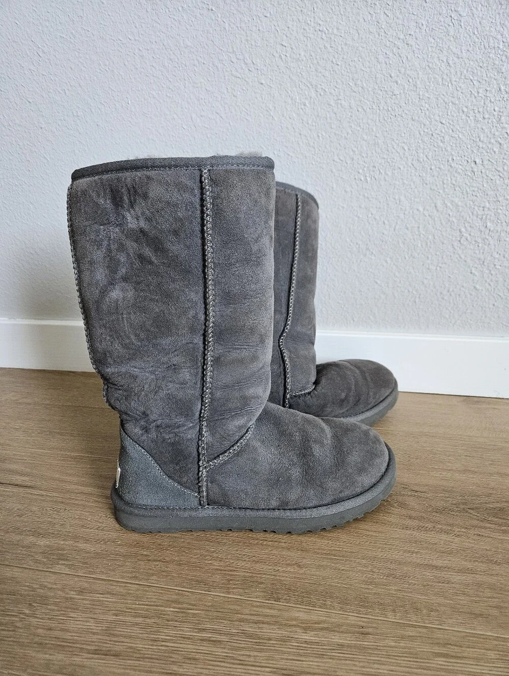 UGG Australia Women's Size 5 real leather and sheepskin Boots